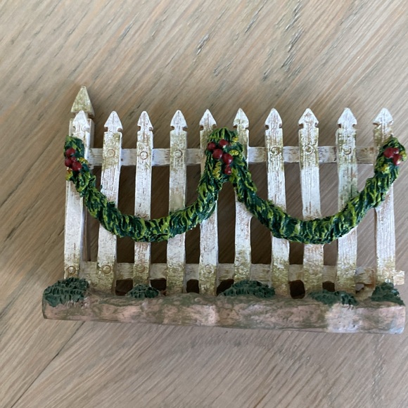 Williamsburg Decorated Gate and Fence - Set of 5 - Lang and Wise - Picture 2 of 8